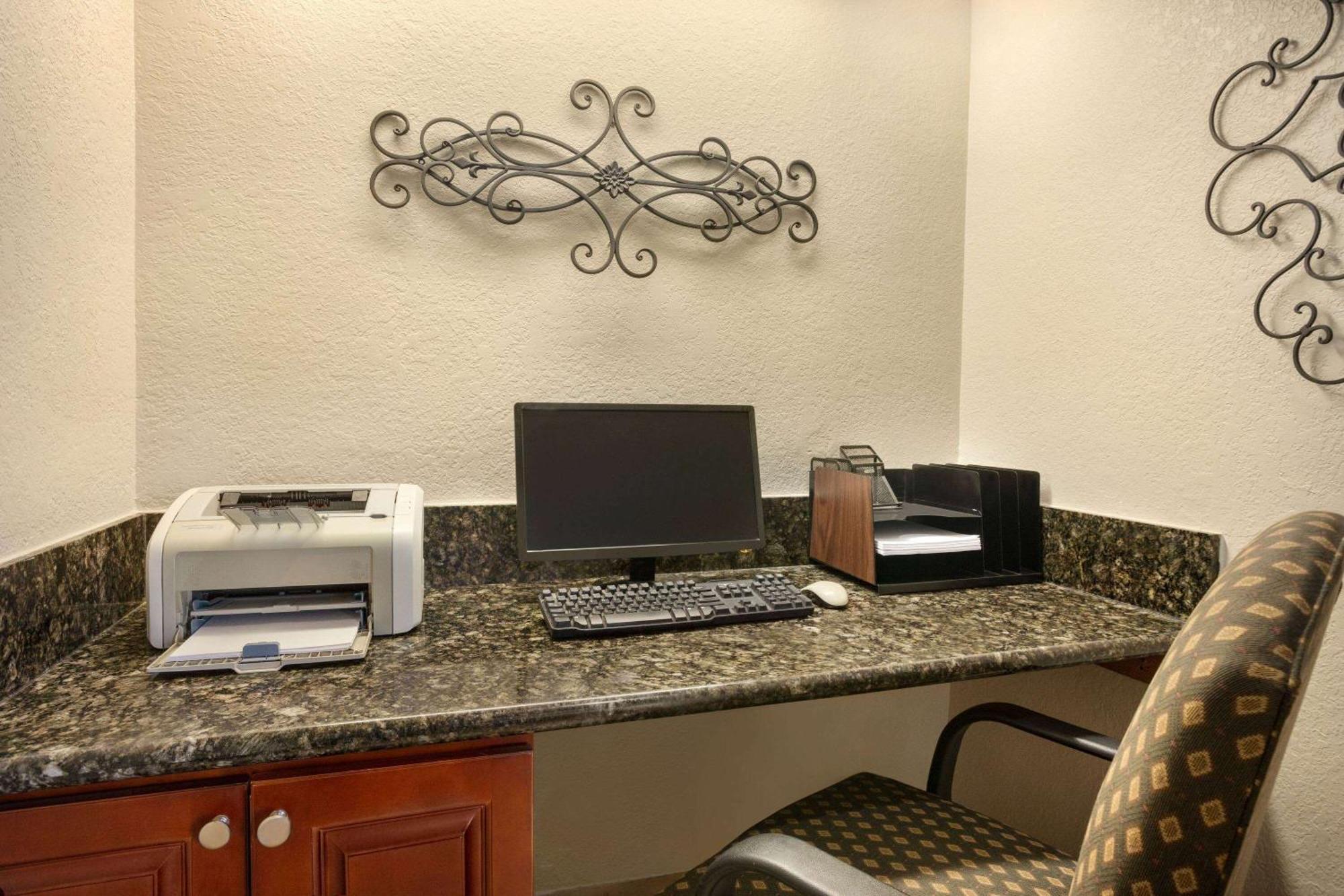 Baymont By Wyndham Kansas City Ku Medical Center Zewnętrze zdjęcie